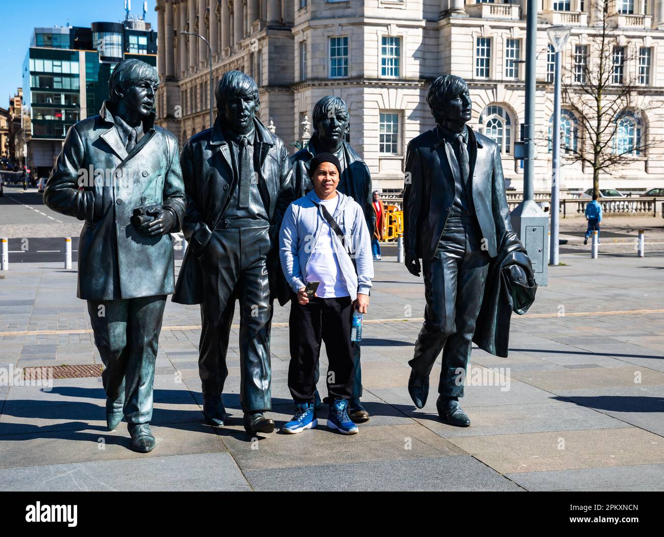 Les statues des Beatles à Liverpool sculptées par Andy Edwards représentant une vraie photo Banque D'Images