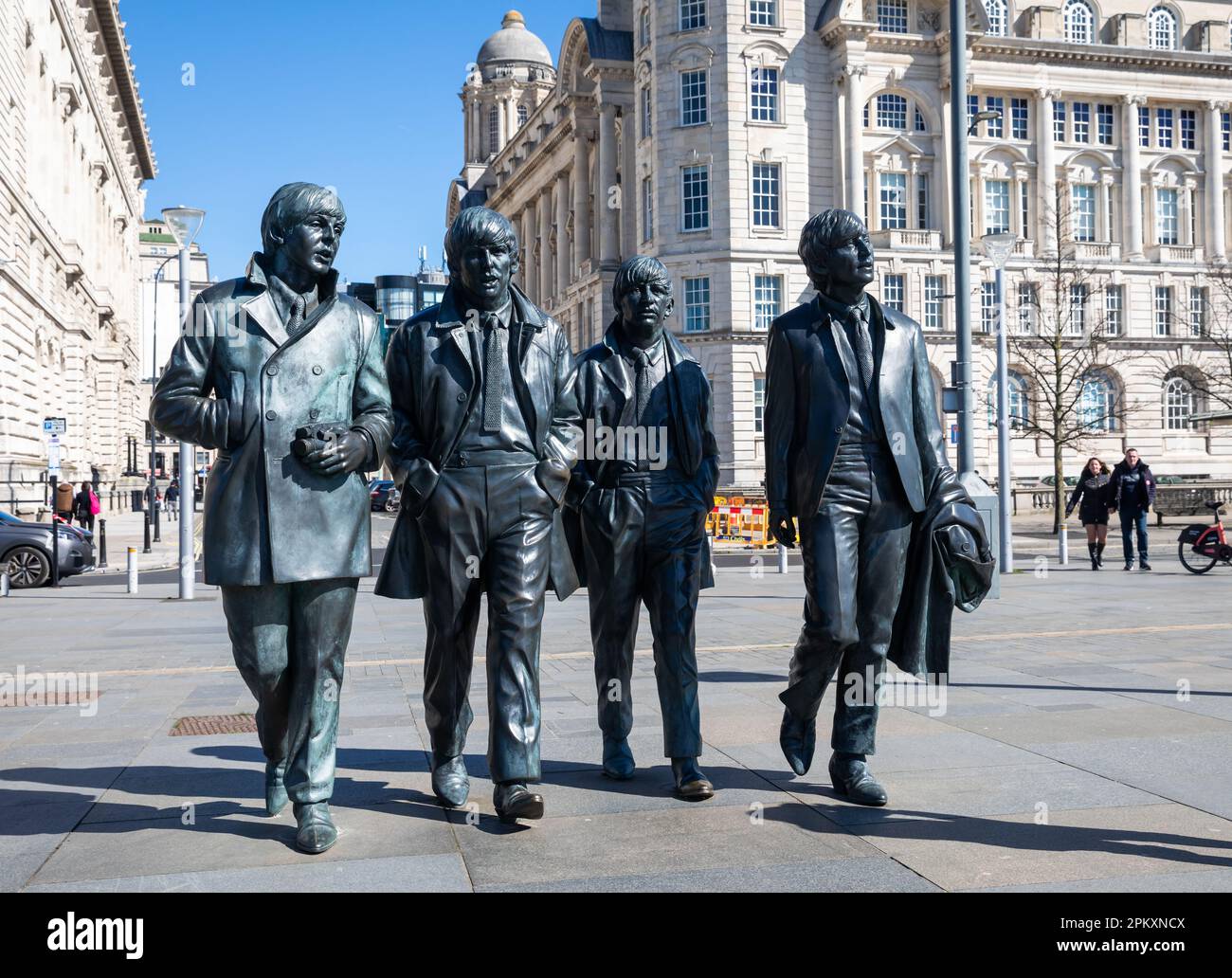 Les statues des Beatles à Liverpool sculptées par Andy Edwards représentant une vraie photo Banque D'Images