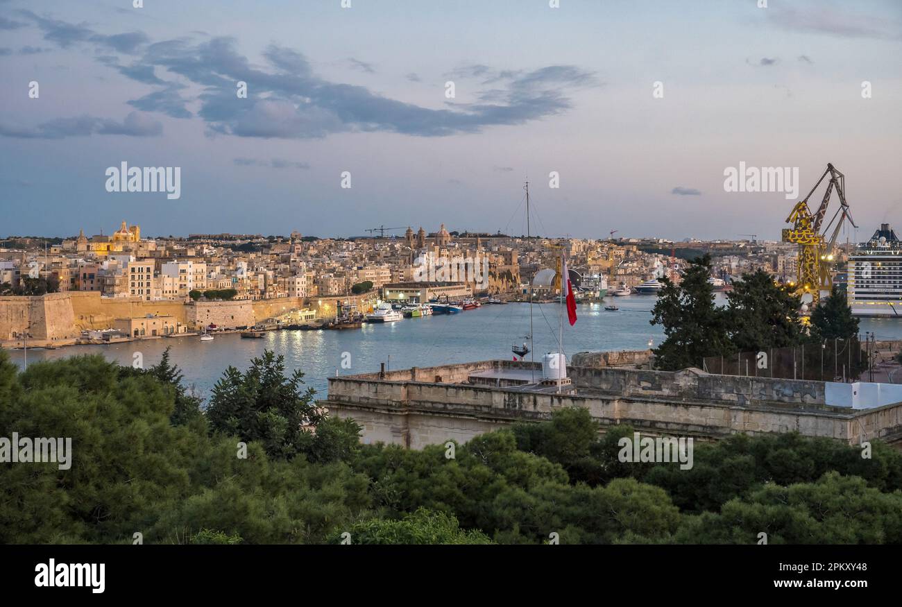 Trois villes au-dessus du Grand Harbour vues depuis Floriana, Malte. Banque D'Images