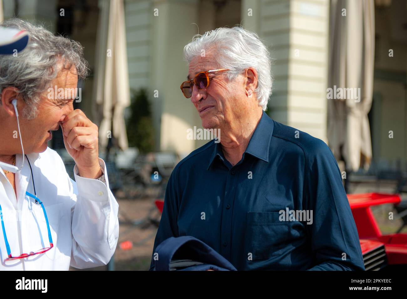 06/22/2019 (Turin, Italie) Giorgetto Giugiaro en conversation avec le propriétaire du 'Nuccio' de Bertone Banque D'Images