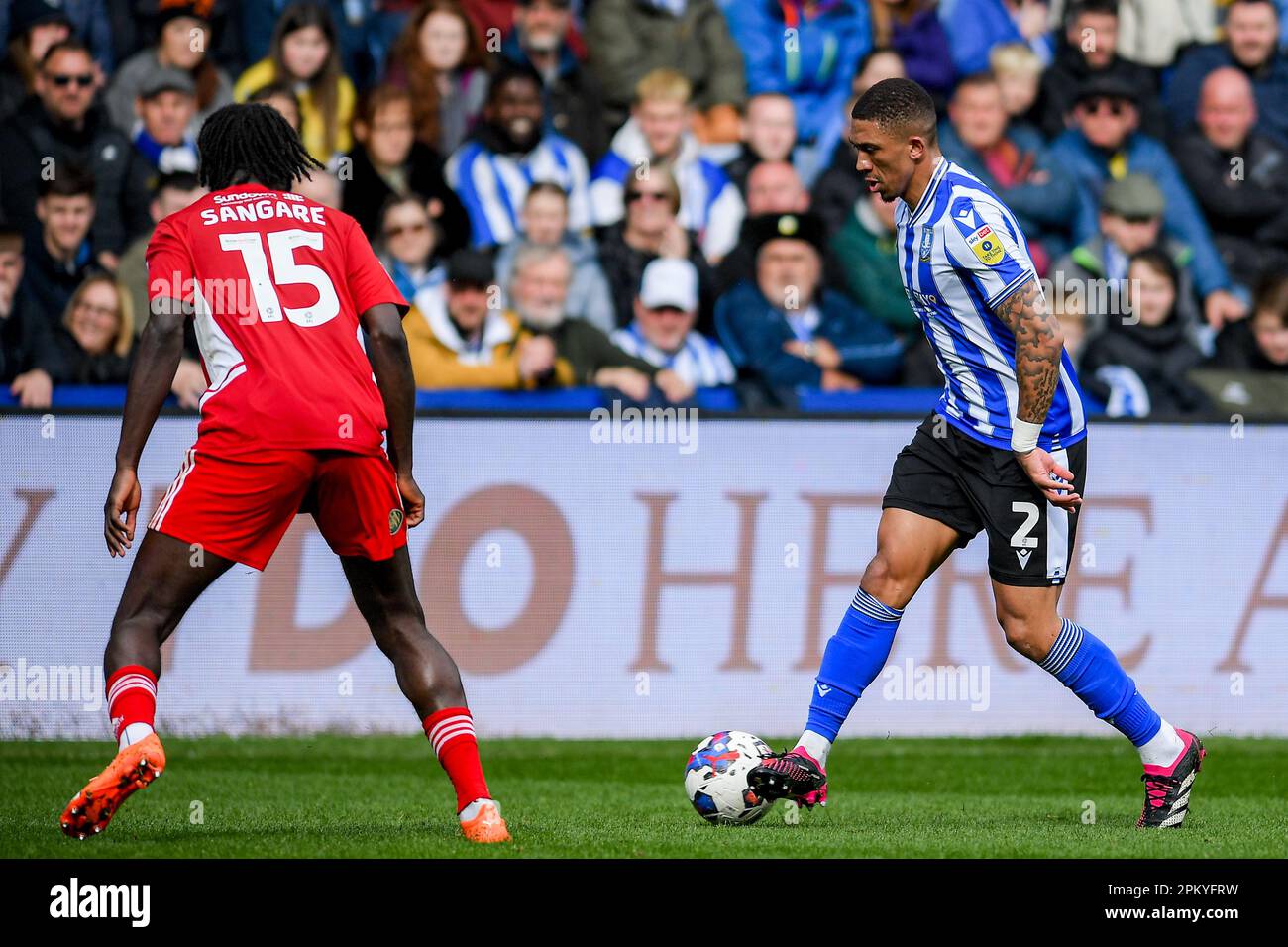 Liam Palmer #2 de Sheffield mercredi en action pendant le match Sky Bet League 1 Sheffield mercredi contre Accrington Stanley à Hillsborough, Sheffield, Royaume-Uni, 10th avril 2023 (photo de Ben Roberts/News Images) Banque D'Images