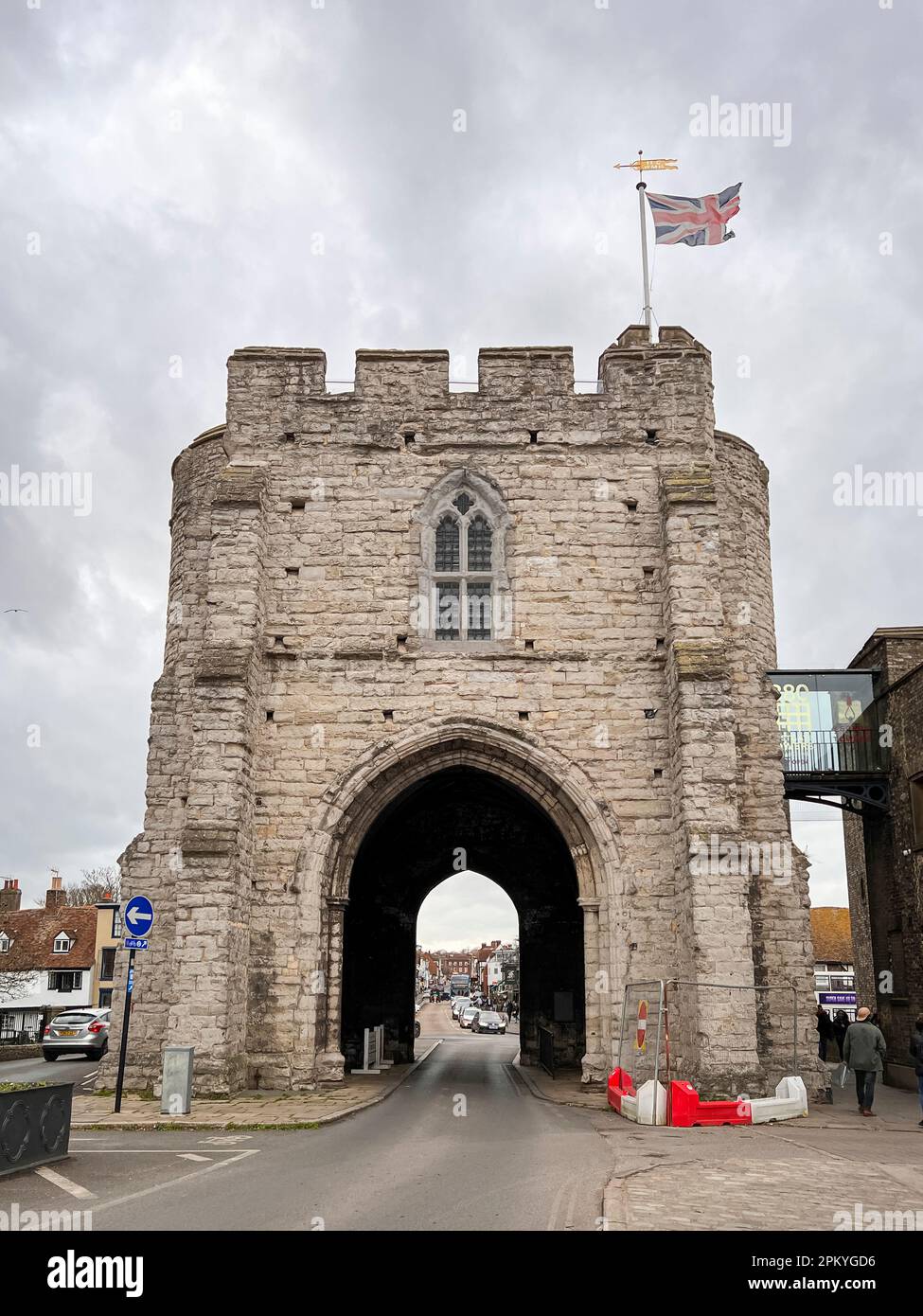 Vue sur les tours Westgate dans la ville de Canterbury, Kent, Royaume-Uni Banque D'Images