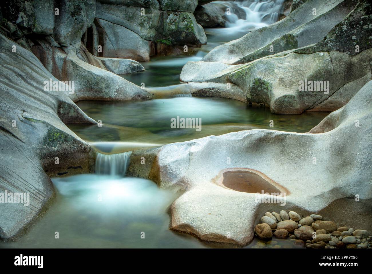 Vue sur Los Pilones dans la Garganta de Los Infiernos dans la réserve naturelle de Garganta de Los Infiernos à Cceres, Espagne Banque D'Images