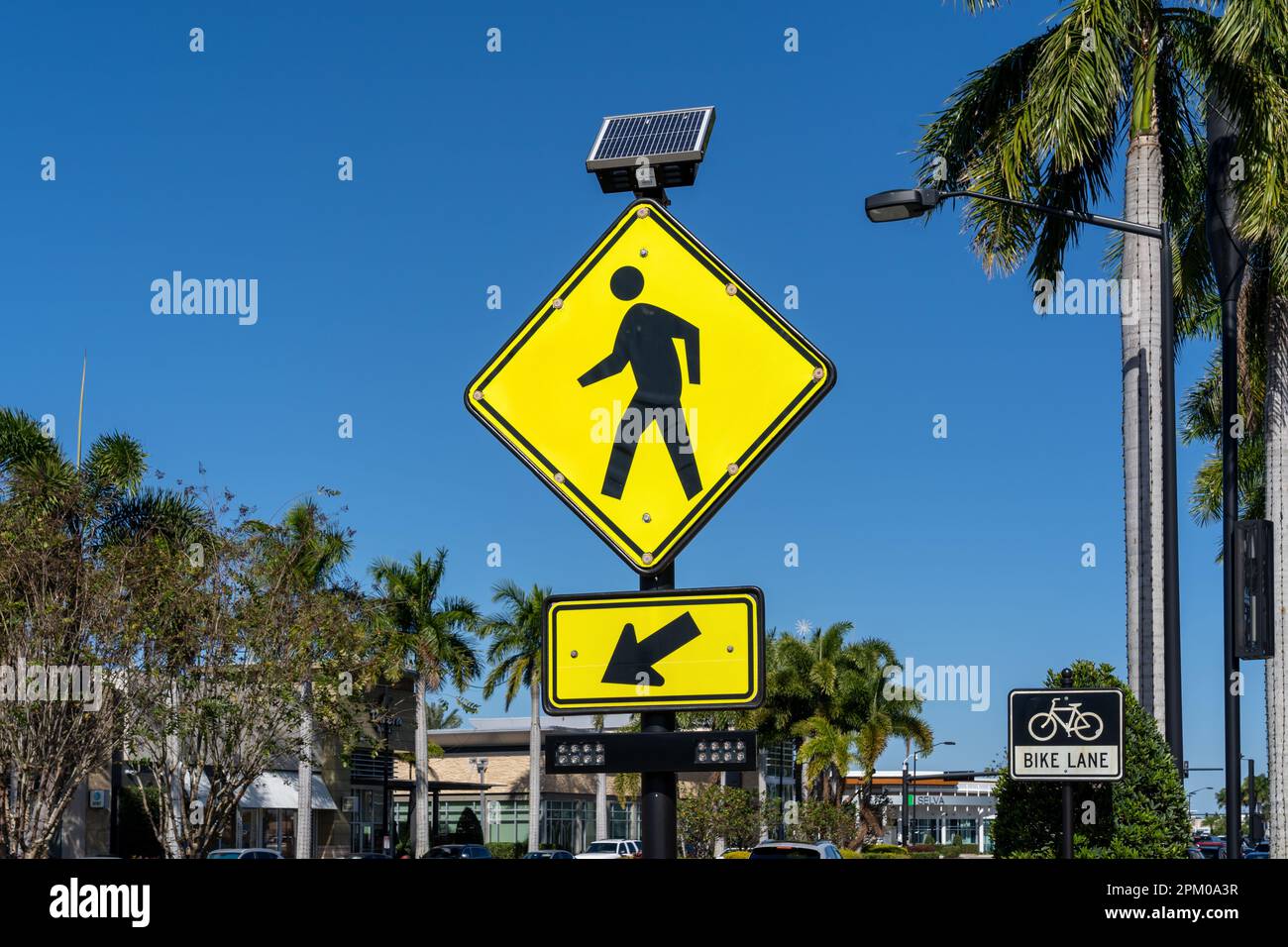 Sarasota, Floride, États-Unis - 11 janvier 2022 : un panneau de passage pour piétons est montré. Banque D'Images