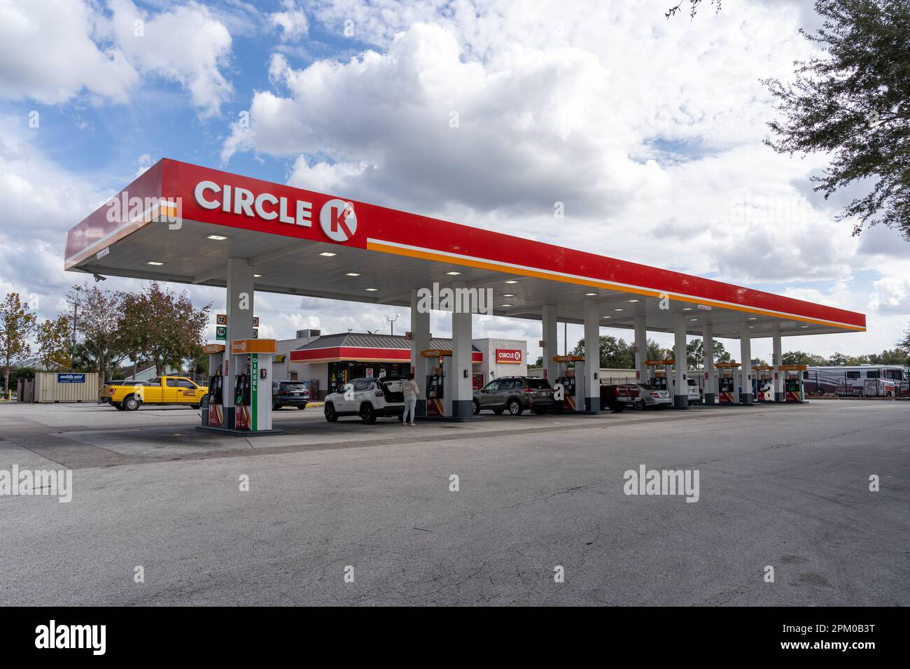 Gros plan de l'enseigne de station-service Circle K à Orlando, Floride, États-Unis. Banque D'Images Gros plan de l'enseigne de station-service Circle K à Orlando, Floride, États-Unis. Banque D'Images