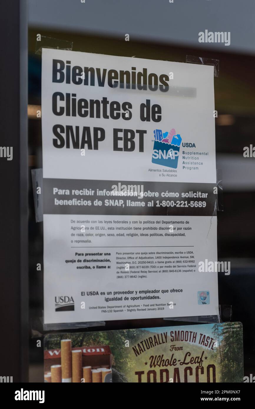 Pérou - Circa avril 2023: Nous Bienvenue SNAP EBT clients se connecter en espagnol. LES TIMBRES SNAP et nourriture offrent des avantages alimentaires pour aider les familles défavorisées. Banque D'Images