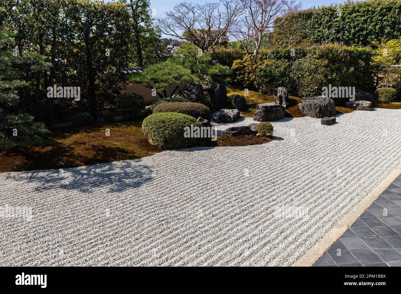 Jardin de Korin-in à Daitokuji - le jardin avant du Hojo a été recréé par Kinsaku Nakane sur la base de documents anciens. La pierre arrangé dans le merde Banque D'Images
