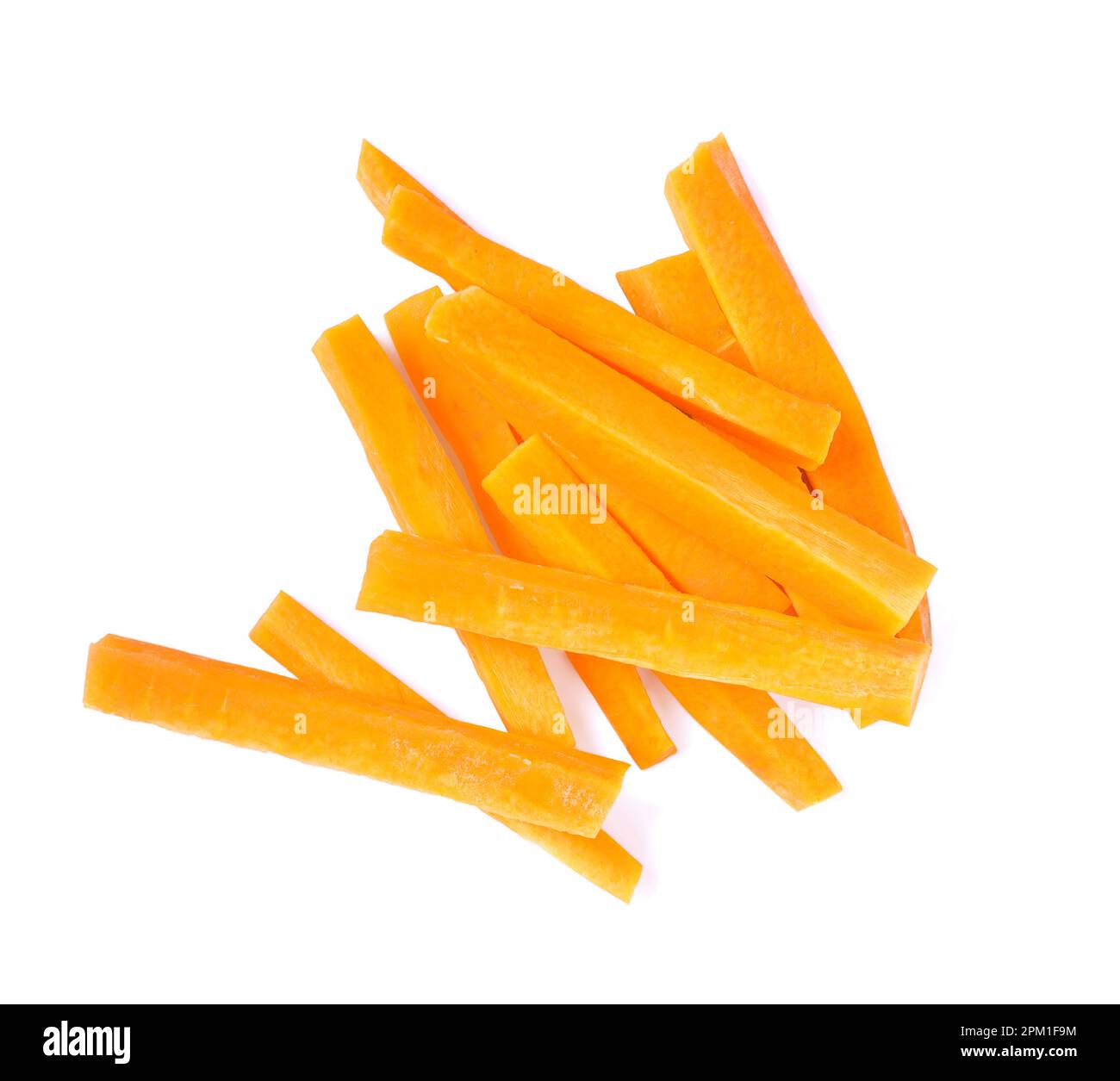 Pile de délicieux bâtonnets de carottes isolés sur blanc, vue de dessus Banque D'Images