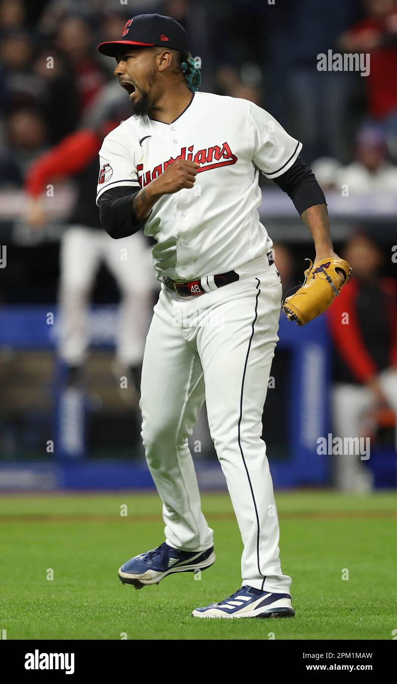 Cleveland, États-Unis. 10th avril 2023. Cleveland Guardians Emmanuel Clase (48) réagit après avoir battu les New York Yankees au progressive Field à Cleveland, Ohio, lundi, 10 avril 2023. Photo par Aaron Josefczyk/UPI crédit: UPI/Alay Live News Banque D'Images