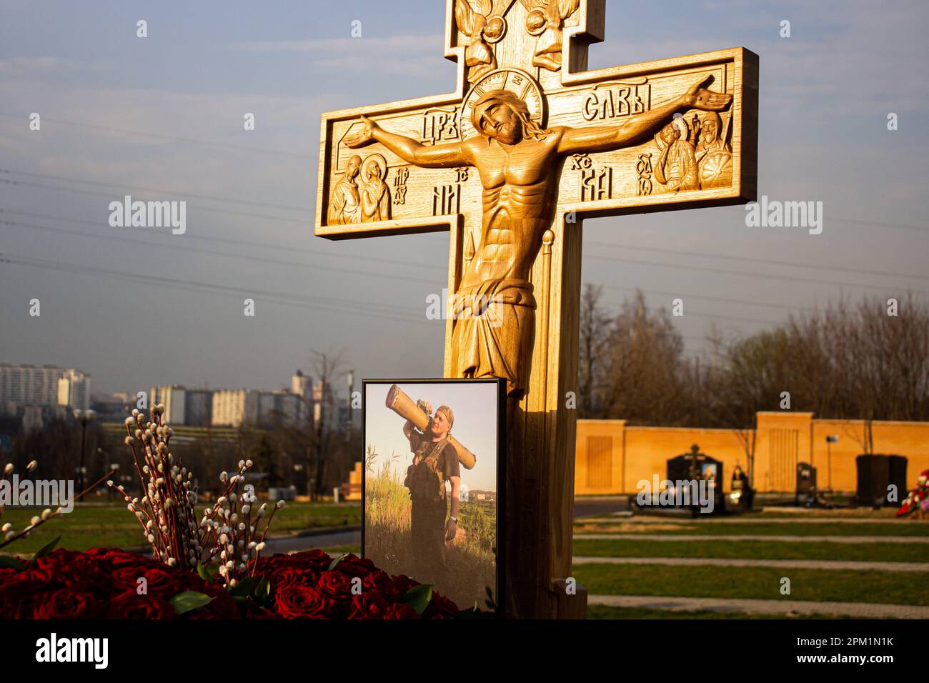 Une Croix La Tombe De Vladlen Tatarsky Au Cimeti re De une-croix-la-tombe-de-vladlen-tatarsky-au-cimeti-re-de