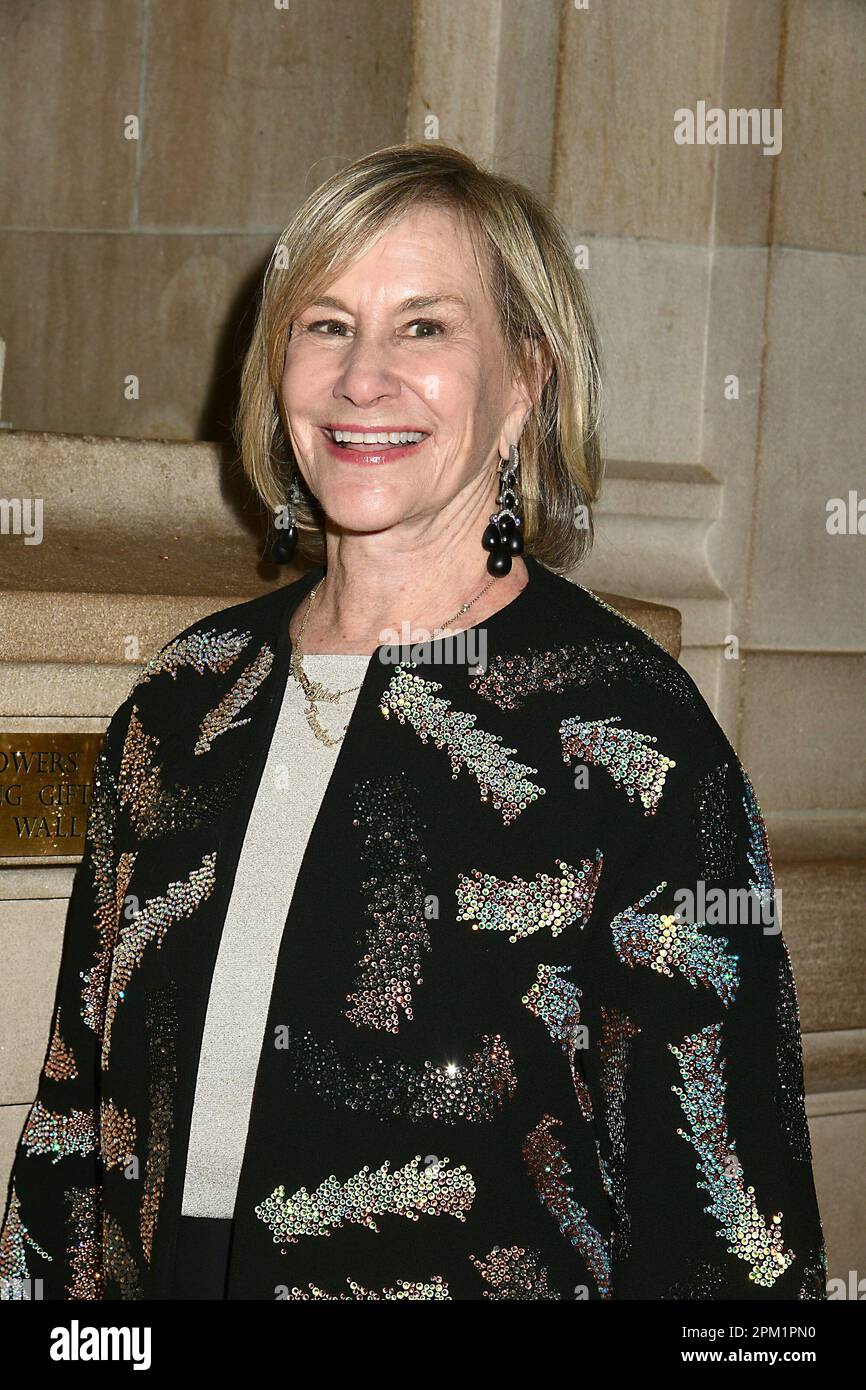 Laurie Tisch participe au Gala annuel YoungArts de New York au Metropolitan Museum of Art de New York, New York, on 10 avril 2023. Robin Platzer/ Twin Images/ Credit: SIPA USA/Alamy Live News Banque D'Images