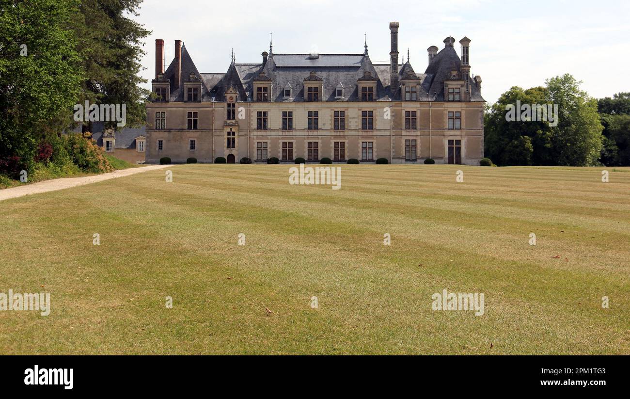 Château de Beauregard, construit en 1545, bâtiment principal et pelouses, vue du parc, Cellettes, Vallée de la Loire, France Banque D'Images