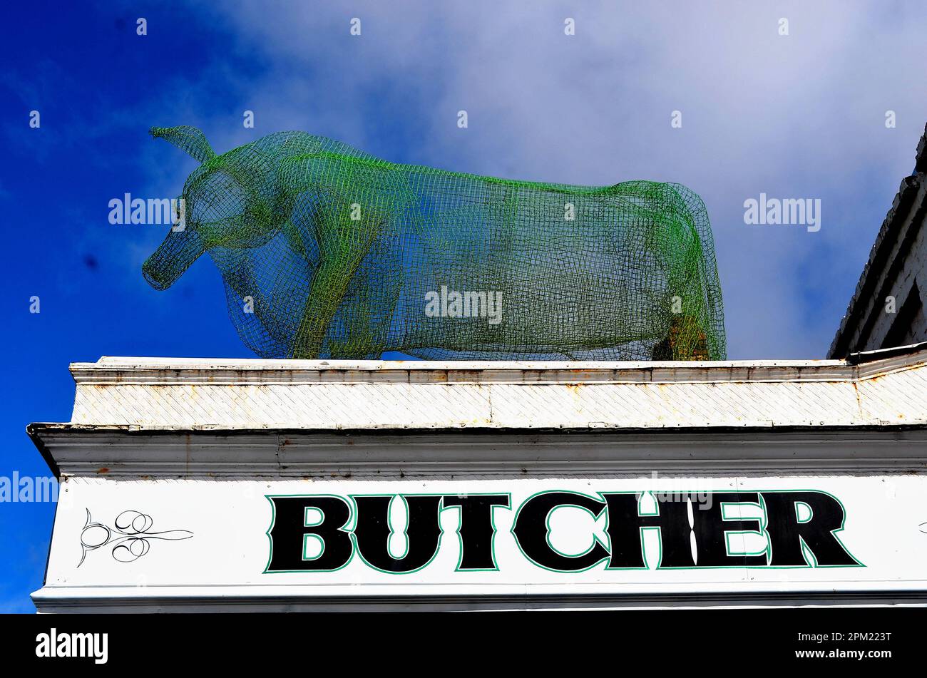 Art métallique d'un taureau au sommet d'un boucherie à St Arnaud Victoria Australie Banque D'Images