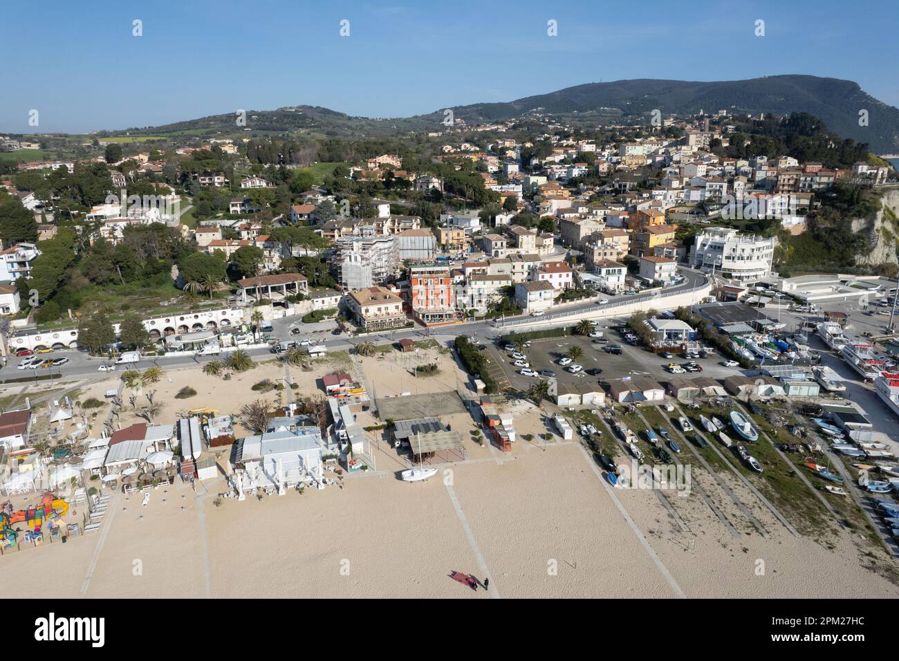 Vue aérienne de la ville de Numana , Mont Conero, la plage de la mer Adriatique dans la région du Marche, Italie , Europa Banque D'Images