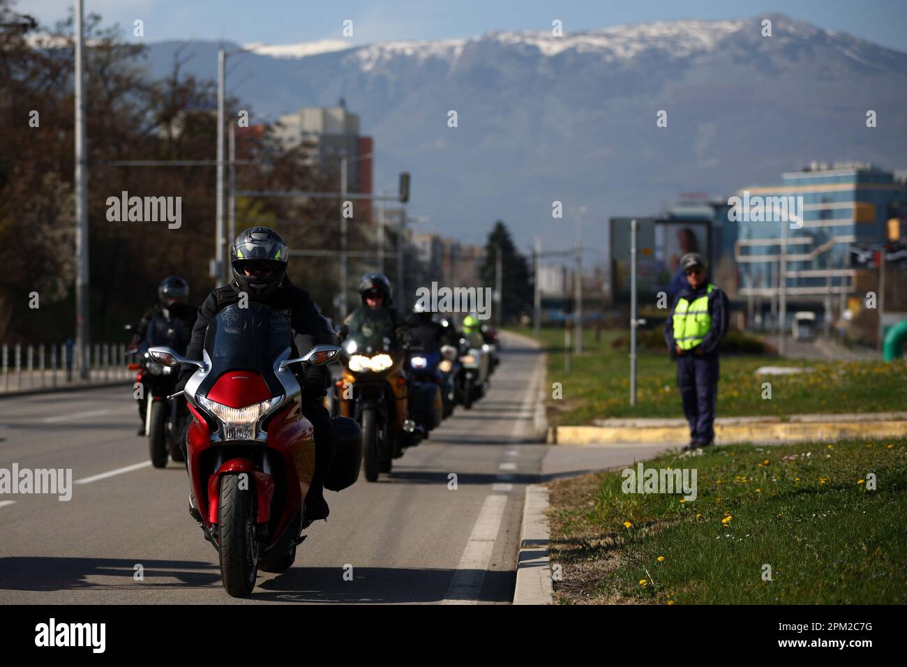 Sofia, Bulgarie - 25 mars 2023 : les motocyclistes conduisent des motos dans les rues de Sofia lors de l'ouverture de la saison. Banque D'Images