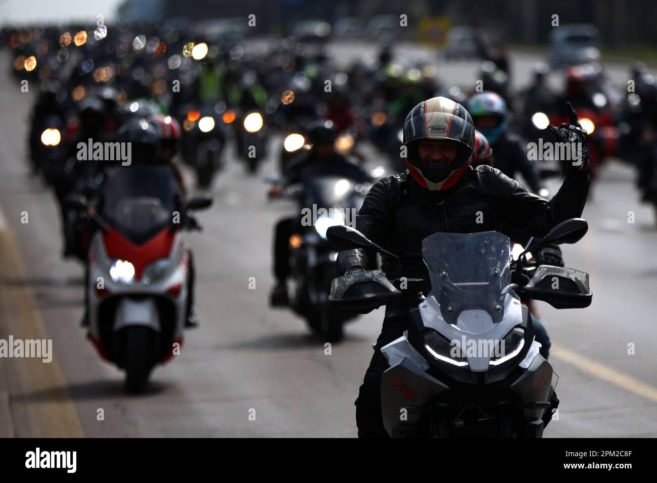 Sofia, Bulgarie - 25 mars 2023 : les motocyclistes conduisent des motos dans les rues de Sofia lors de l'ouverture de la saison. Banque D'Images