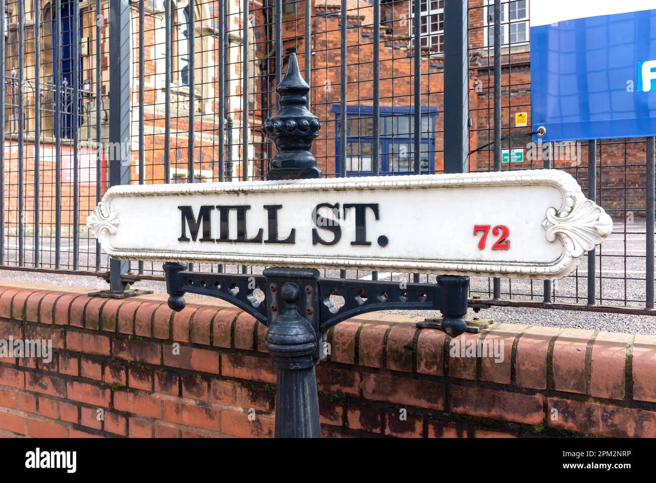 Panneau de route vintage, Mill Street, The Royal Town of Sutton Coldfield, West Midlands, Angleterre, Royaume-Uni Banque D'Images