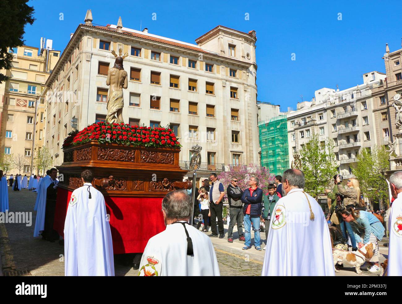 Dimanche de Pâques procession avec une sculpture de Jésus Christ ressuscité Santander Cantabria Espagne Banque D'Images