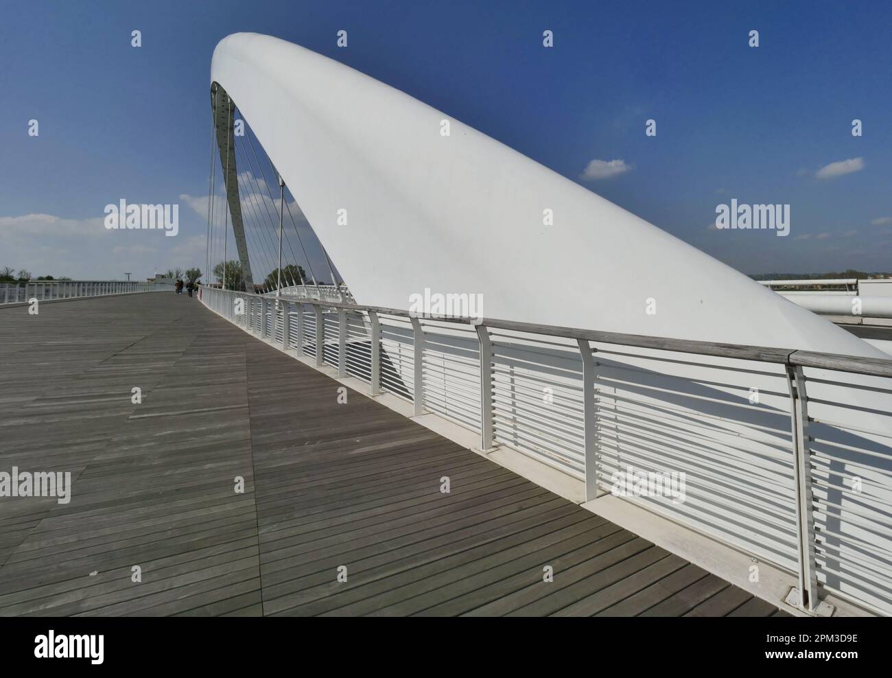 Alessandria Pont Meier moderne sur le fleuve Tanaro à Piedmaont, Italie. Banque D'Images