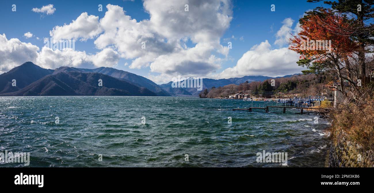 Automne au lac Chuzenji, Nikko, préfecture de Tochigi, Japon. Banque D'Images