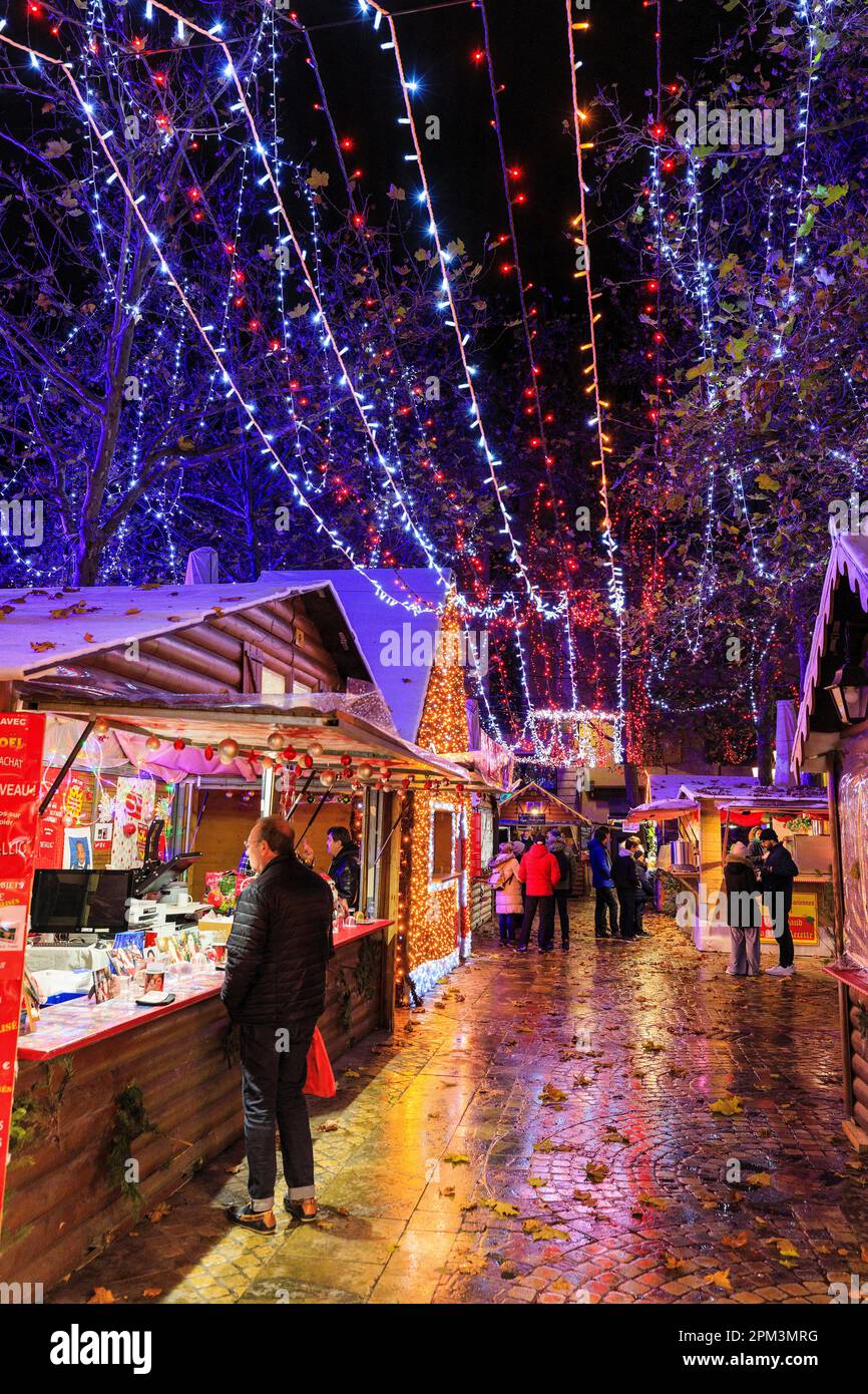 France, Aude, Carcassonne, place Carnot, marché de Noël, illuminations  Photo Stock - Alamy