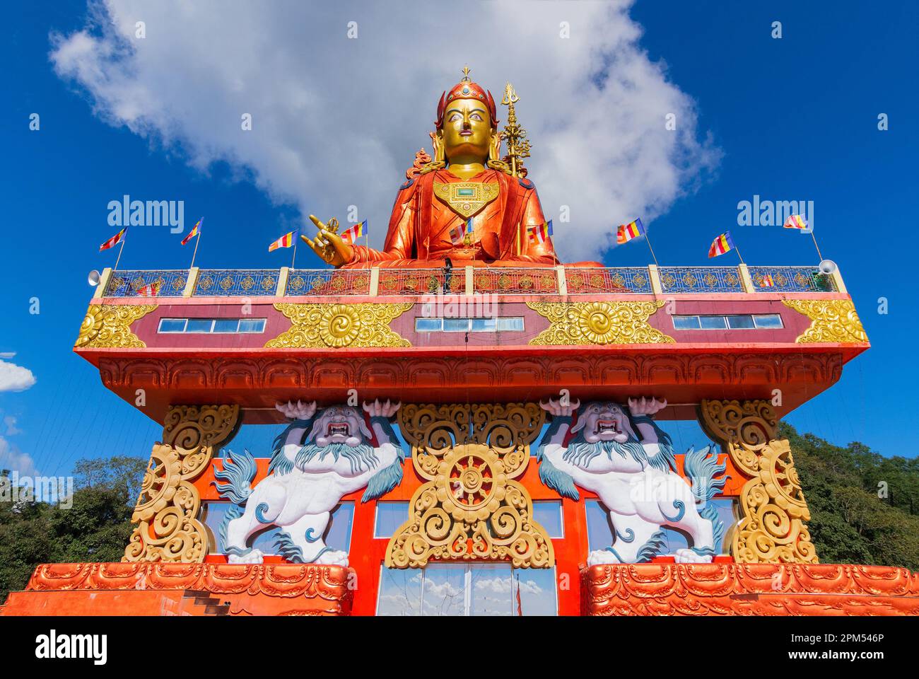 Sikkim, Inde - 20.10.2016 : Sainte statue de Guru Padmasambhava ou née d'un lotus, Guru Rinpoché, était un maître bouddhiste indien tantrique Vajra. Banque D'Images