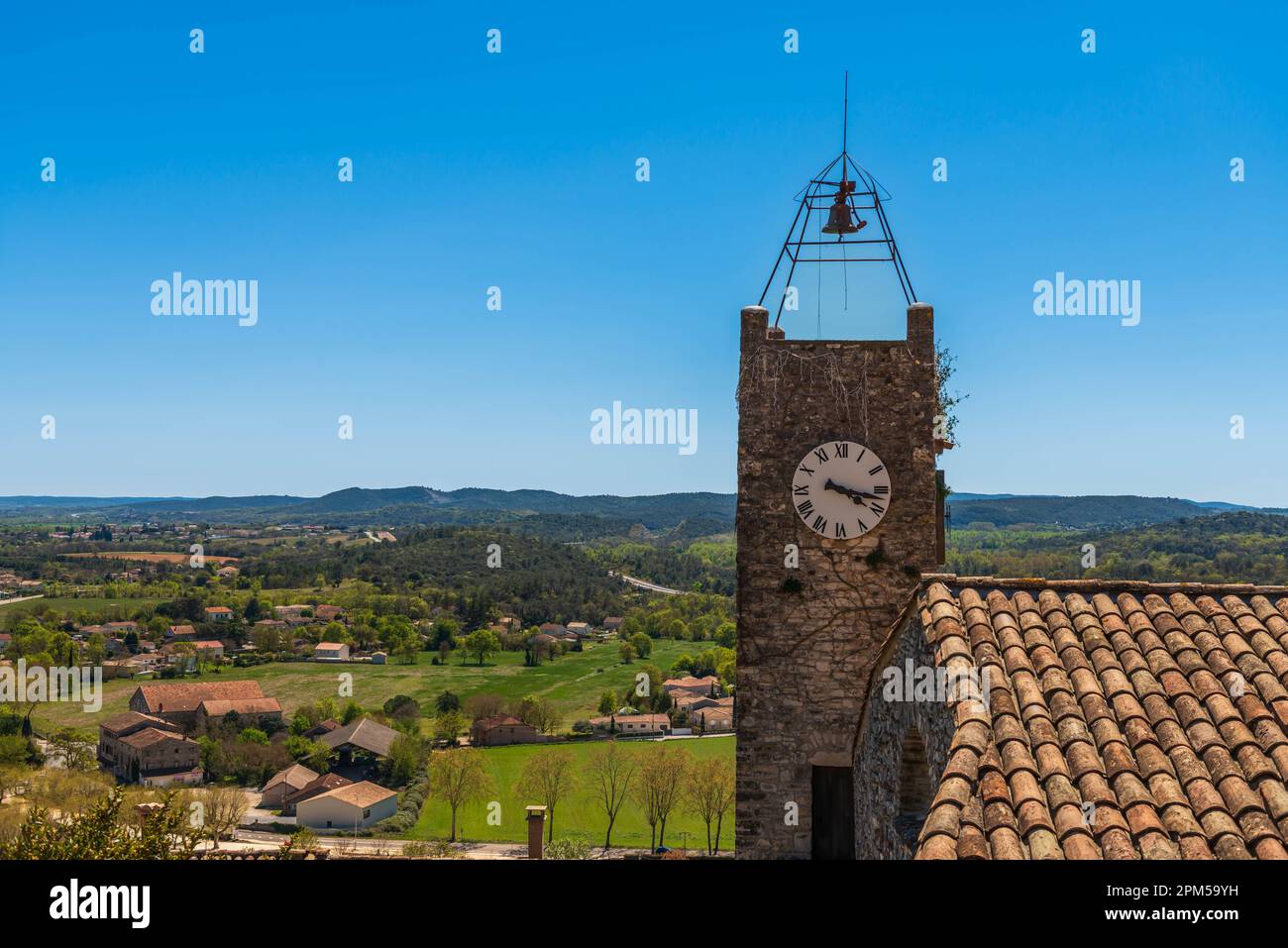 Beau village médiéval de Vézénobres dans le Gard dans les Cévennes, Occitanie, France Banque D'Images