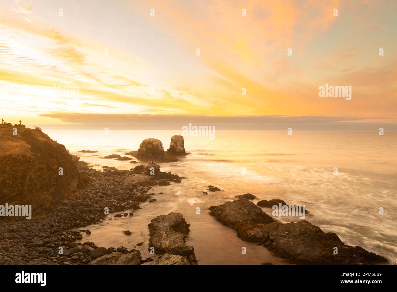 Coucher de soleil à Punta de Lobos à Pichilemu, région VI, Chili Banque D'Images Coucher de soleil à Punta de Lobos à Pichilemu, région VI, Chili Banque D'Images
