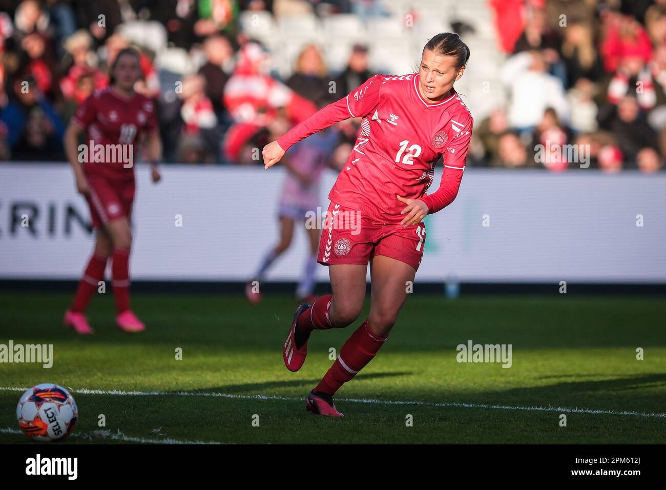 Odense, Danemark. 11th avril 2023. Stine Larsen (12) du Danemark vu pendant le football amical entre le Danemark et le Japon à Odense Stadion à Odense. (Crédit photo : Gonzales photo/Alamy Live News Banque D'Images