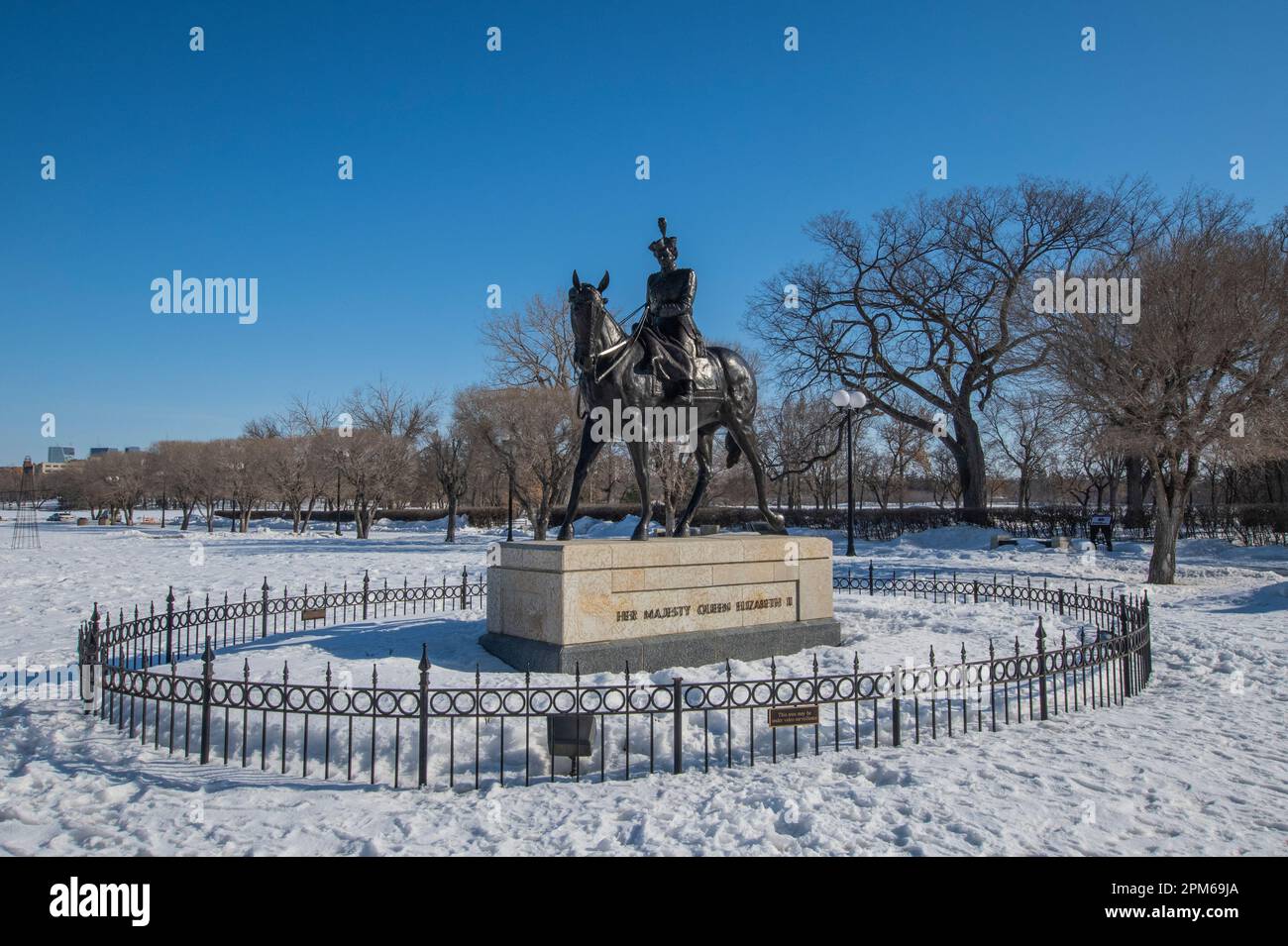 Statue équestre de la reine Elizabeth II à l'édifice de l'Assemblée législative de la Saskatchewan, à Regina, en Saskatchewan, au Canada Banque D'Images