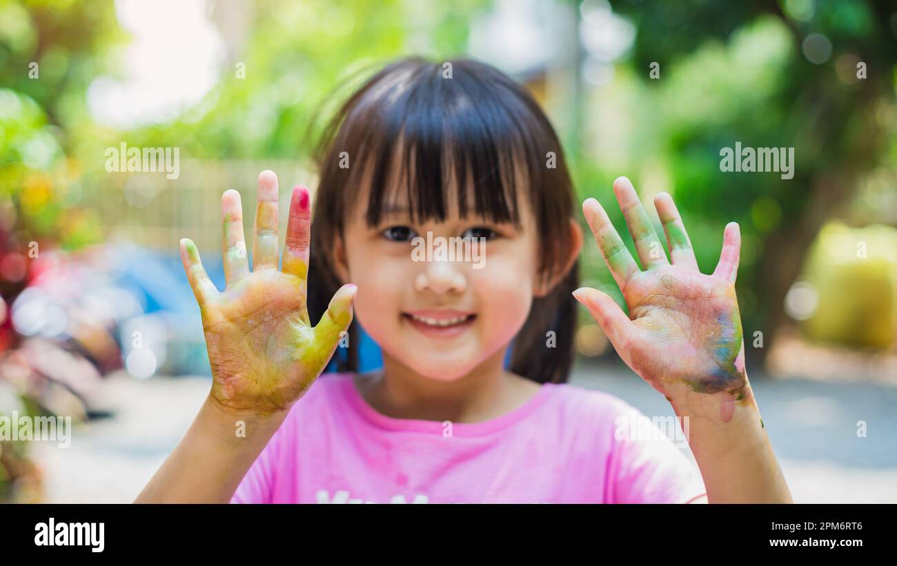 Portrait du visage émotionnel expression de sourire et rire des enfants asiatiques. Famille Profitez de jeux amusants et enfants en bonne santé et bonheur enfants concept. Banque D'Images