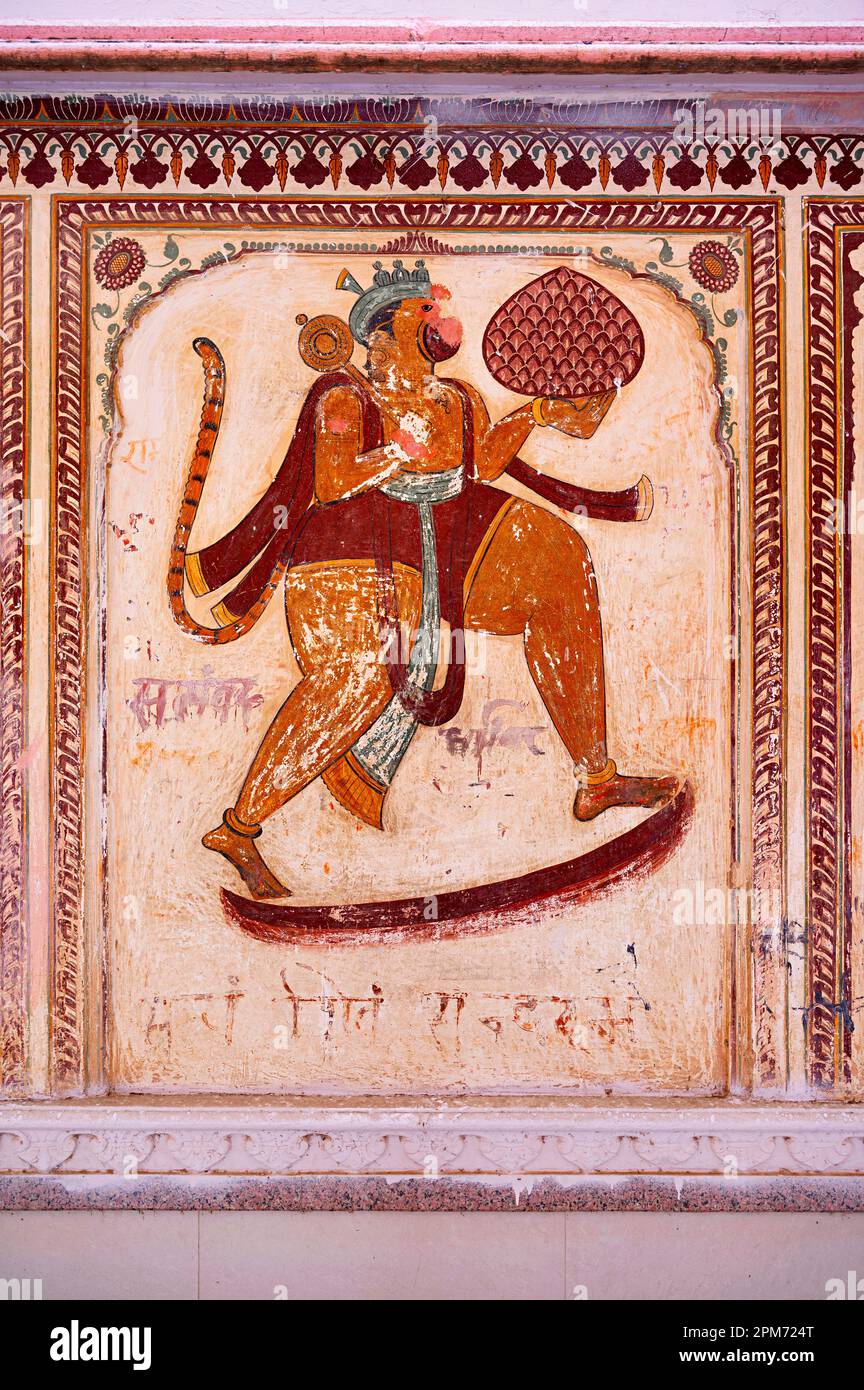 Peintures colorées sur le mur extérieur de Shri Raghunath Ji Ka Bada Mandir, situé à Mahansar, Shekhawati, Rajasthan, Inde Banque D'Images