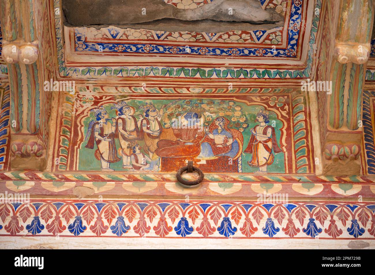 Peintures mythologiques colorées sur le mur intérieur du château de Mahansar construit autour de 1768 A.D. En 2003, ce château s'est transformé en hôtel classé au patrimoine Banque D'Images