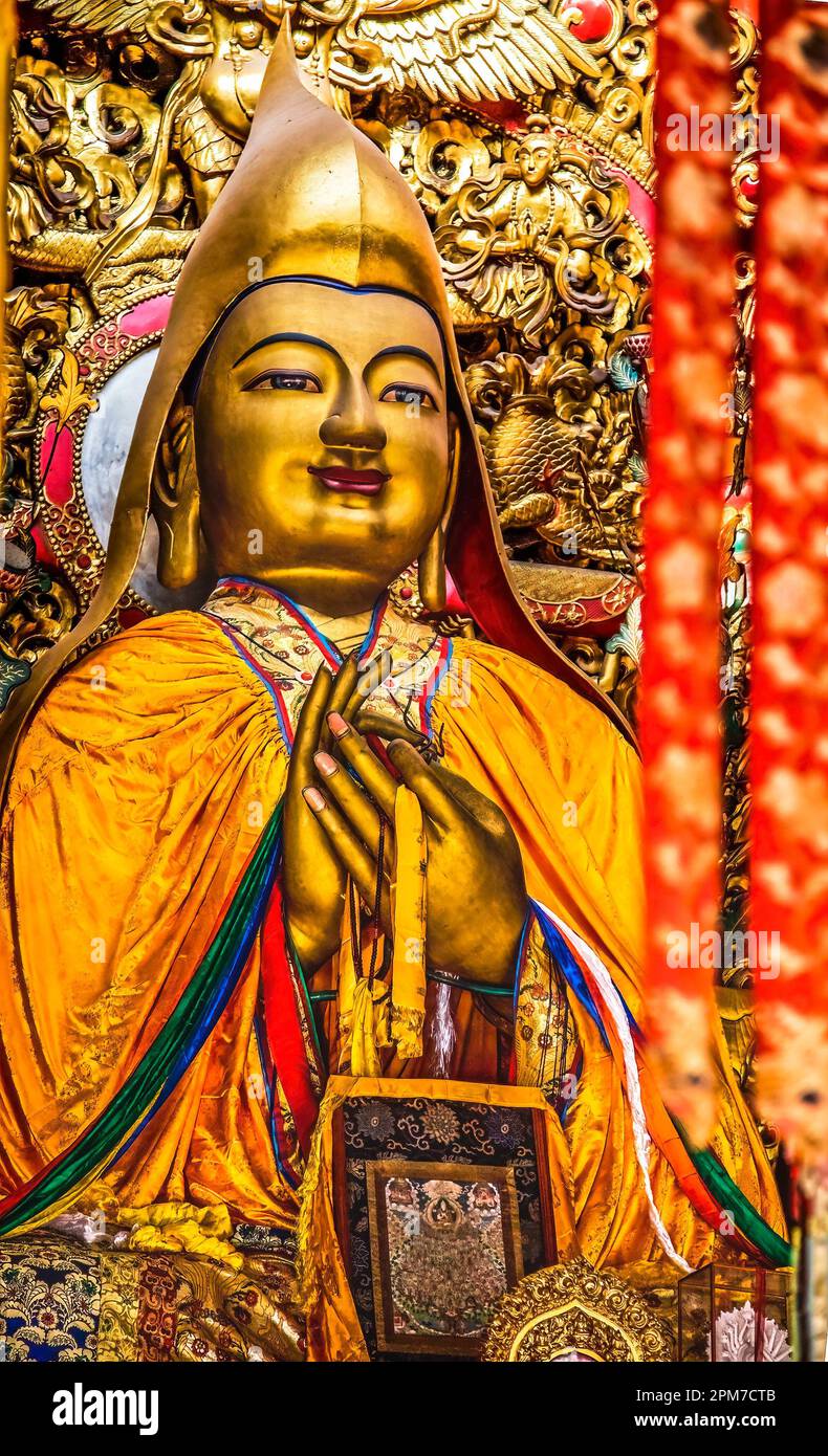 Yellow hat buddhism Banque de photographies et d'images à haute résolution  - Alamy