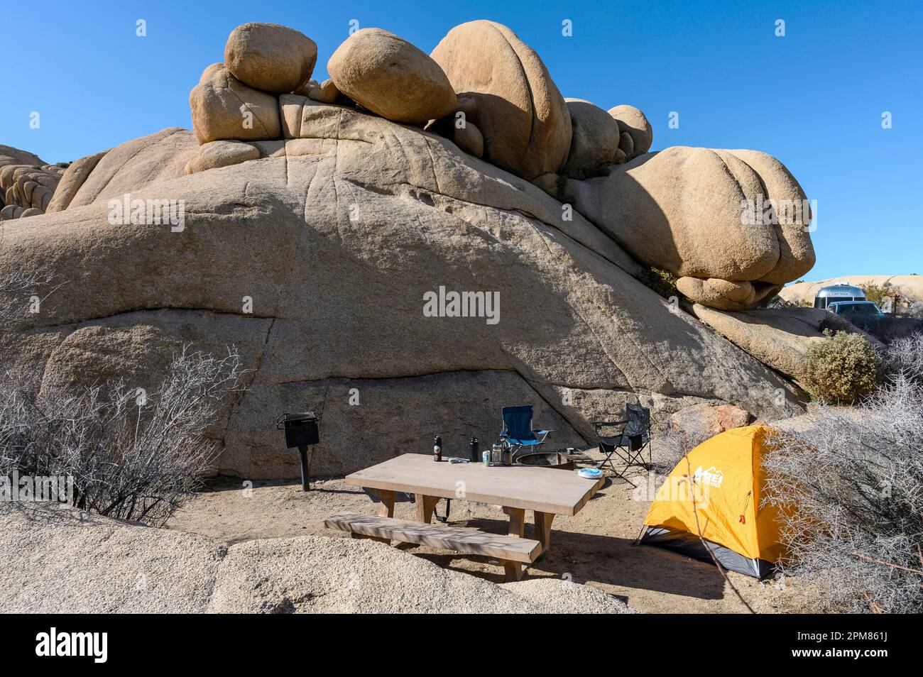 États-Unis, Californie, région de Greater Palm Springs, parc national de Joshua Tree, terrain de camping Jumbo Rock Banque D'Images