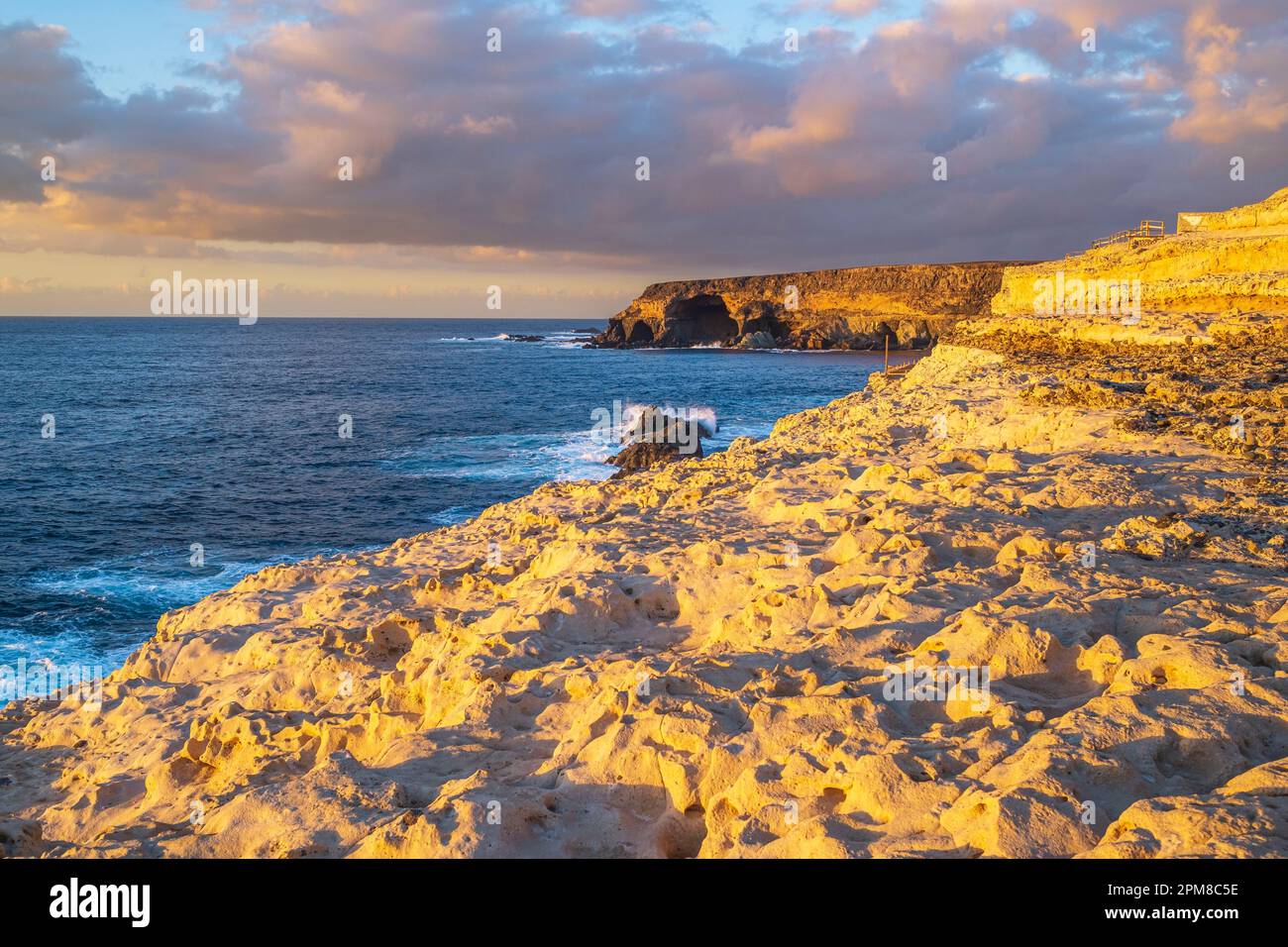 Espagne, Iles Canaries, Fuerteventura, Parc rural de Betancuria, municipalité de Pajara, Le Monument naturel d'Ajuy, une zone naturelle protégée qui possède les plus anciennes roches des îles Canaries Banque D'Images