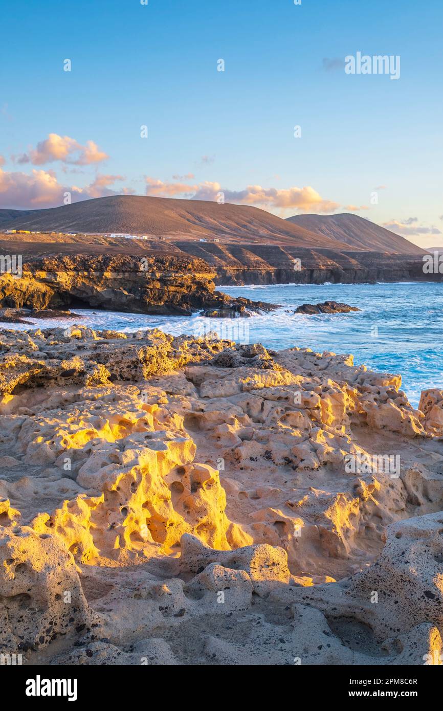 Espagne, Iles Canaries, Fuerteventura, Parc rural de Betancuria, municipalité de Pajara, Le Monument naturel d'Ajuy, une zone naturelle protégée qui possède les plus anciennes roches des îles Canaries Banque D'Images