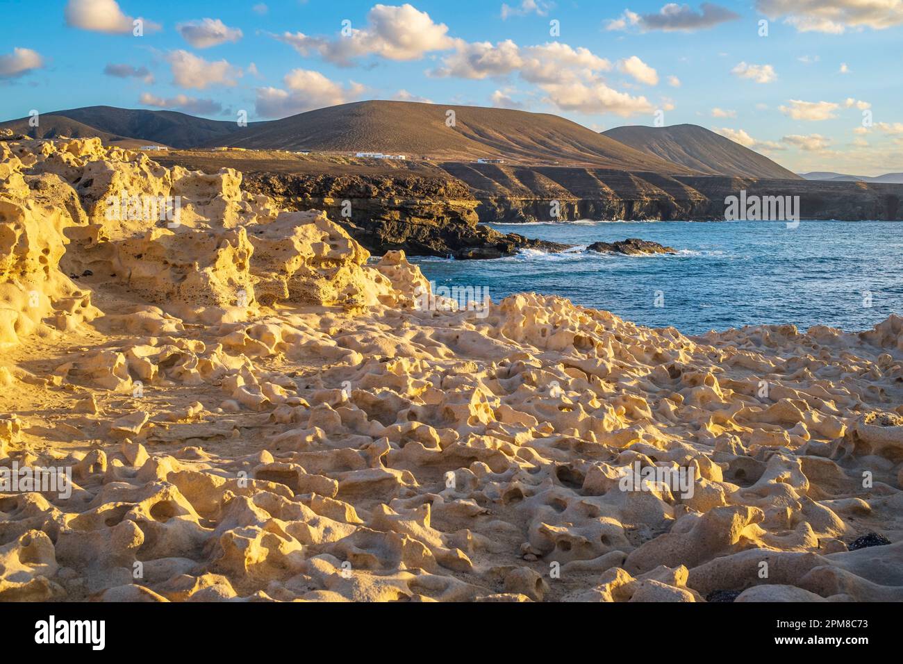 Espagne, Iles Canaries, Fuerteventura, Parc rural de Betancuria, municipalité de Pajara, Le Monument naturel d'Ajuy, une zone naturelle protégée qui possède les plus anciennes roches des îles Canaries Banque D'Images