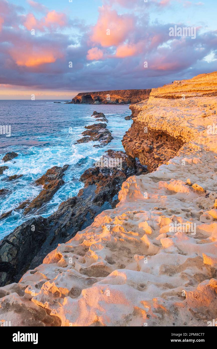 Espagne, Iles Canaries, Fuerteventura, Parc rural de Betancuria, municipalité de Pajara, Le Monument naturel d'Ajuy, une zone naturelle protégée qui possède les plus anciennes roches des îles Canaries Banque D'Images