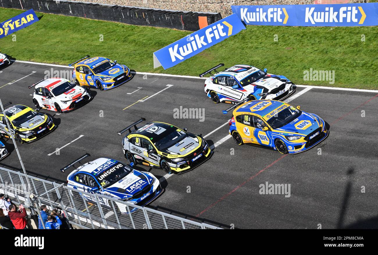 Longfield, Royaume-Uni. 12th avril 2023. Brands Hatch circuit, Longfield, Kent, Royaume-Uni, le 12 avril 2023. Les concurrents au lancement de la saison 2023 du Kwik Fit British Touring car Championships (BTCC) au circuit Brands Hatch, Longfield, Kent, Royaume-Uni, le 12 avril 2023. Credit: Francis Knight/Alay Live News Banque D'Images