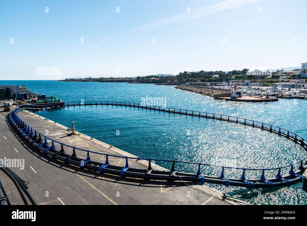 Filet de pêche au thon d'un thonier amarré dans le port d'Ametlla de Mar, Tarragone, Catalogne, Espagne Banque D'Images
