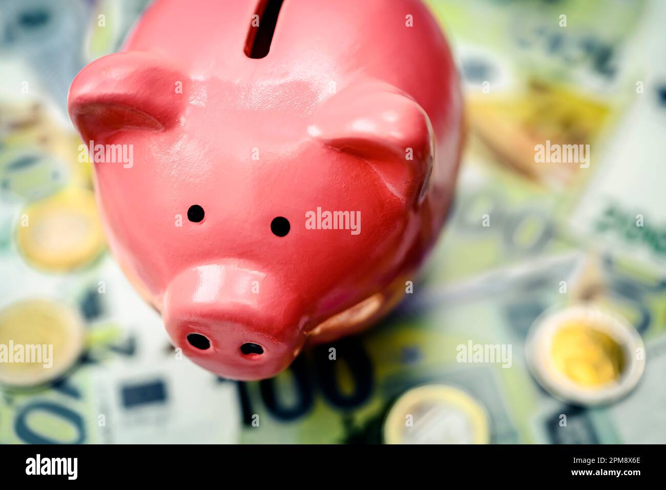 Sparaschwein auf Geldscheinen Banque D'Images