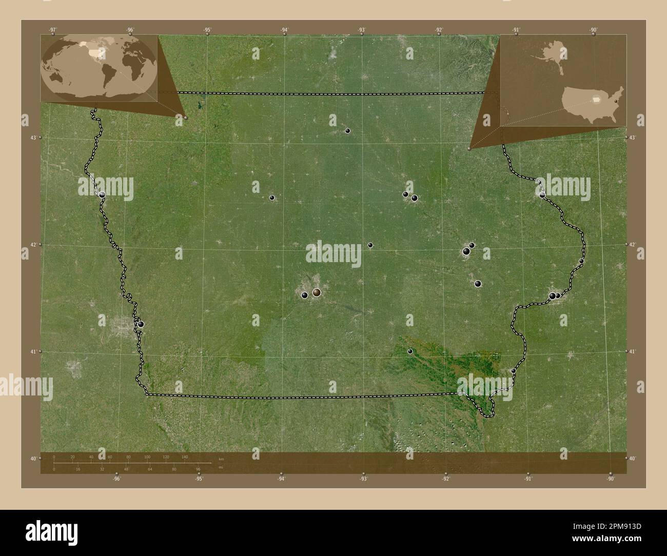 Iowa, État des États-Unis d'Amérique. Carte satellite basse résolution. Lieux des principales villes de la région. Cartes d'emplacement auxiliaire d'angle Banque D'Images