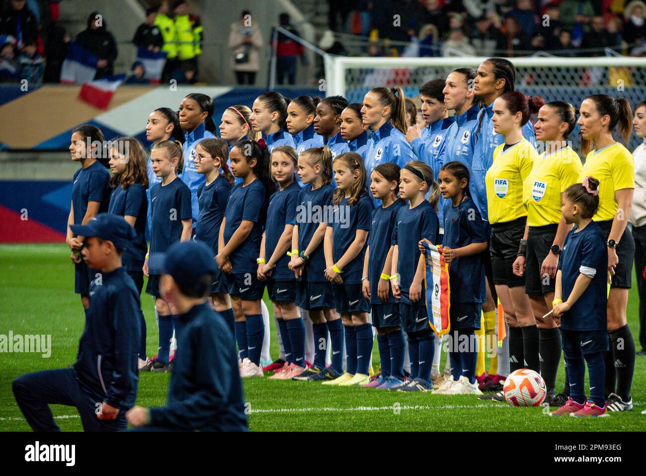 Les joueurs de France avant le match de football féminin entre la France et le Canada sur 11 avril 2023 au stade Marie-Marvingt du Mans, France - photo: Melanie Laurent/DPPI/LiveMedia Banque D'Images