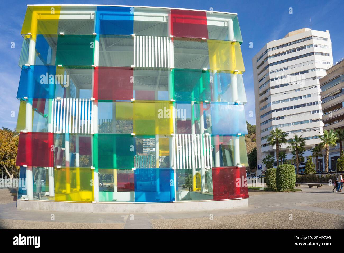 Cube en verre multicolore au Centre d'art Pompidou, Muelle Uno, Malaga, Andalousie, Costa del sol, Espagne, Europe Banque D'Images