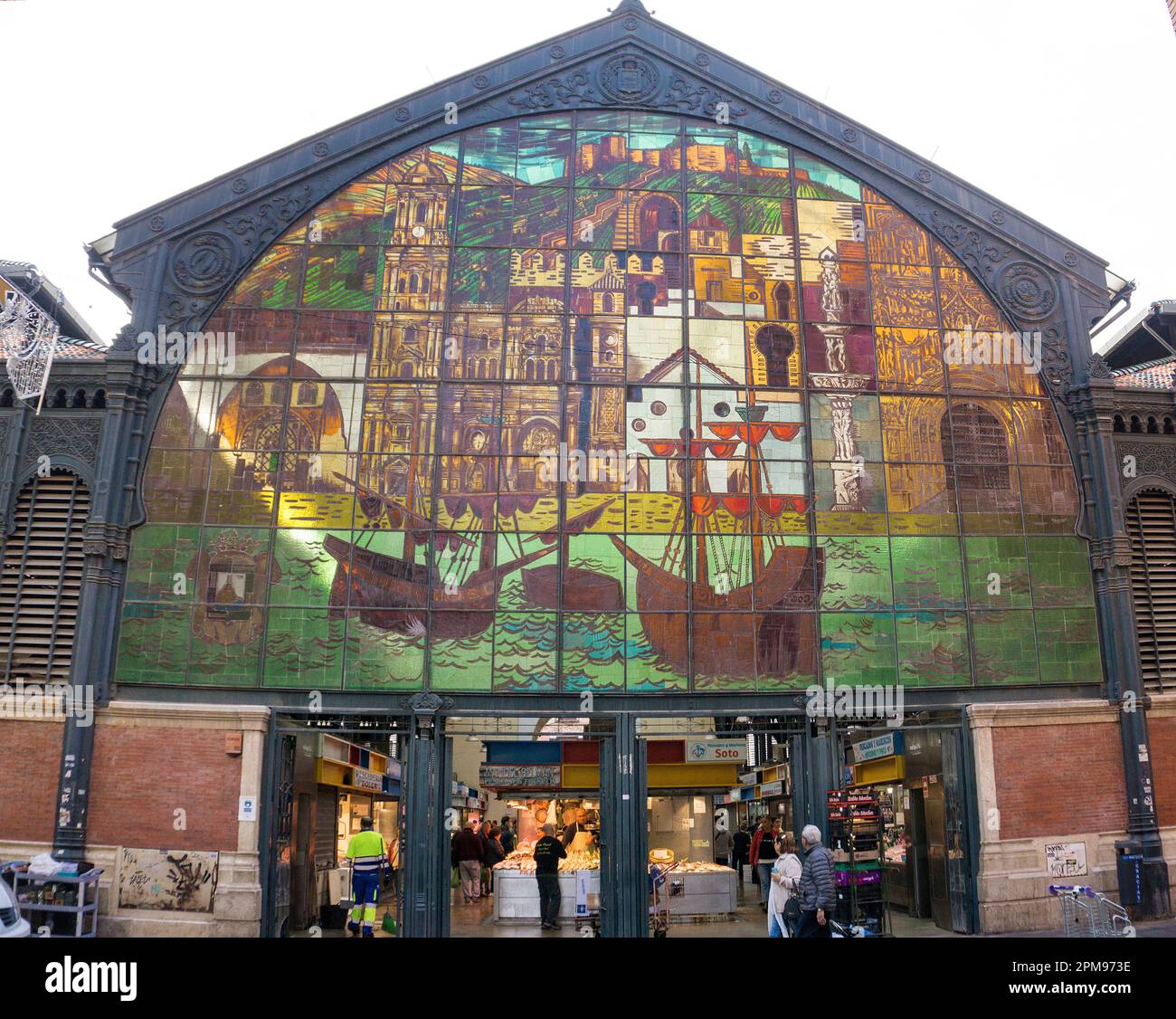 Vitraux à l'entrée de 'Mercado Central de Atarazanas', vieille ville de Malaga, Andalousie, Costa del sol, Espagne, Europe Banque D'Images