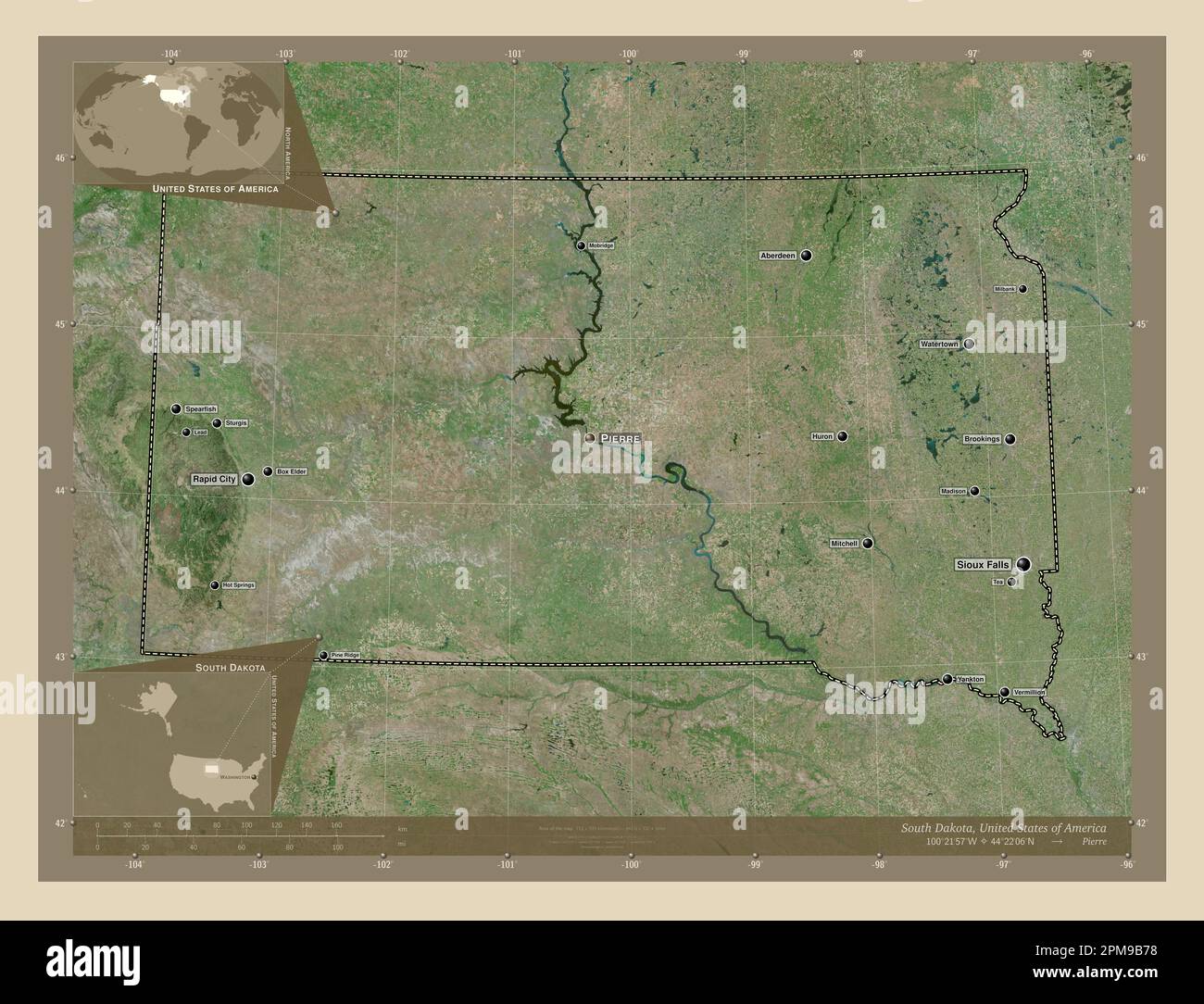 Dakota du Sud, État des États-Unis d'Amérique. Carte satellite haute résolution. Lieux et noms des principales villes de la région. Angle auxiliaire bas Banque D'Images