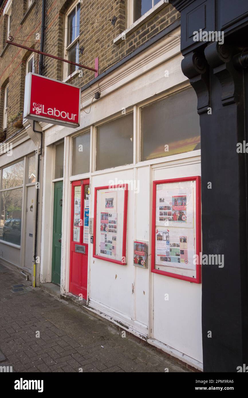 Signalisation à l'extérieur du quartier général du Parti travailliste de Putney, Felsham Road, Londres, SW15, Angleterre, ROYAUME-UNI Banque D'Images