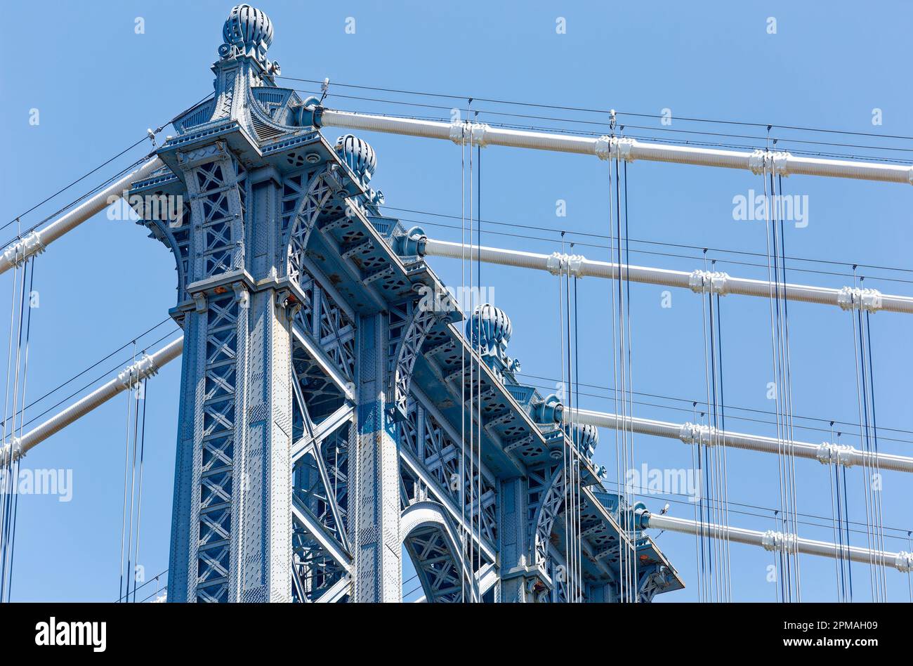 Détail, tour de Brooklyn du Manhattan Bridge de New York. Banque D'Images