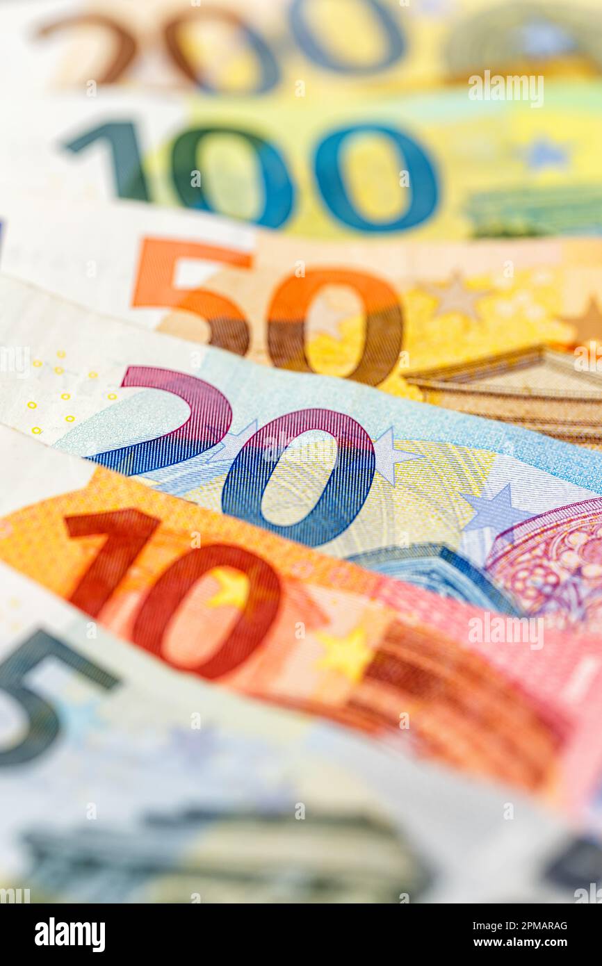 Billets de banque en euros économie d'argent arrière-plan payer portrait format finances billets de banque notes de banque riche Banque D'Images